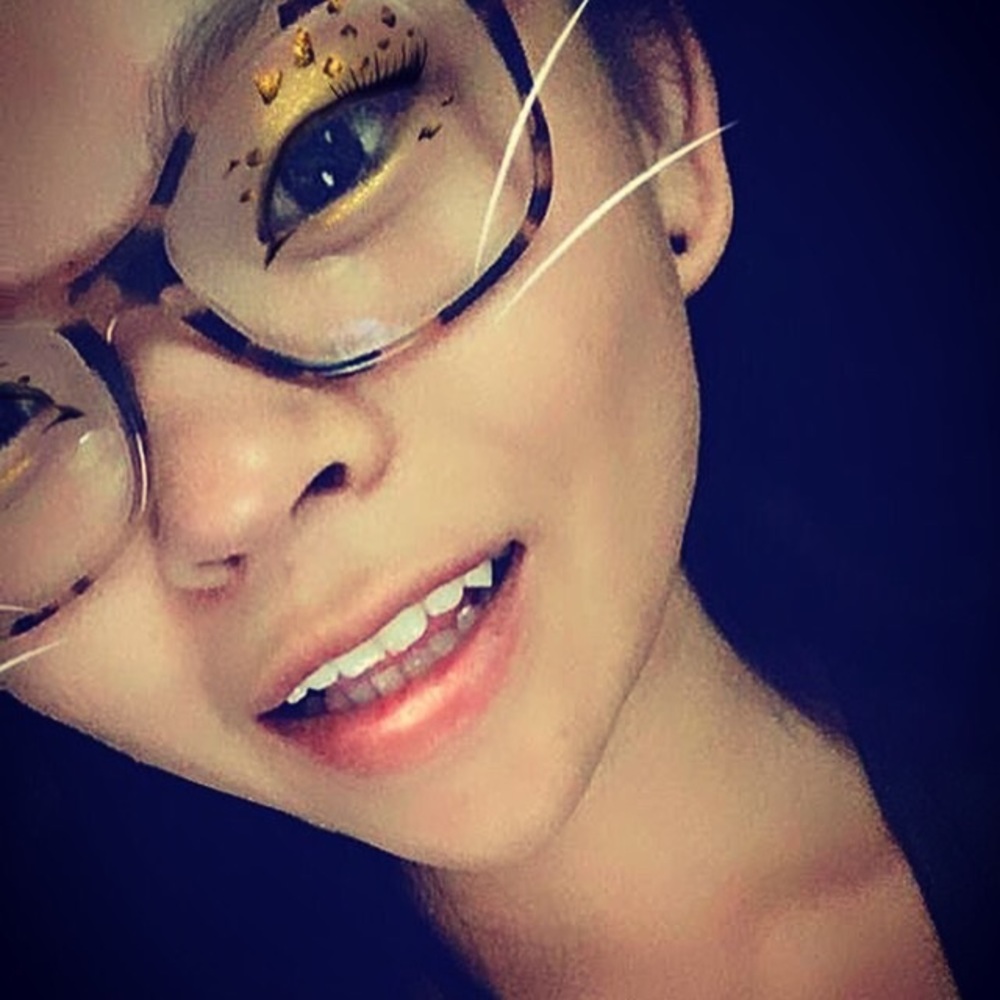 Meet your Posher, Moon